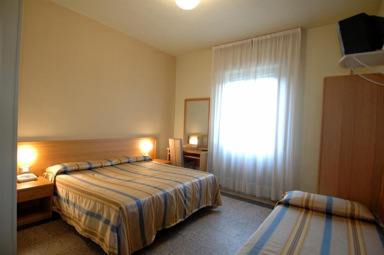 Hotel Moderno بيزا الغرفة الصورة