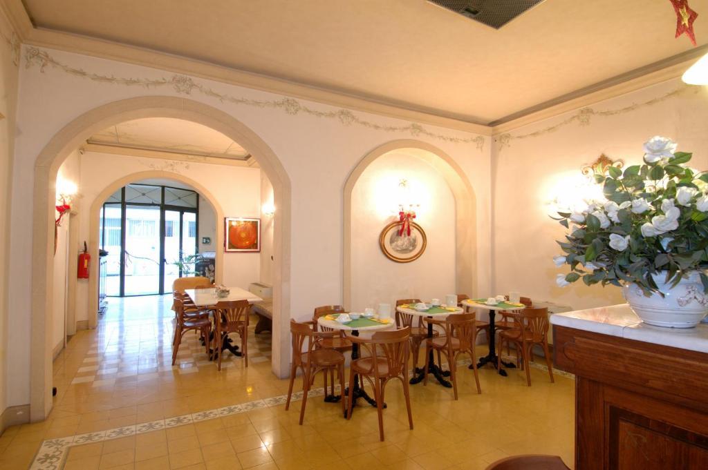 Hotel Moderno بيزا المظهر الخارجي الصورة
