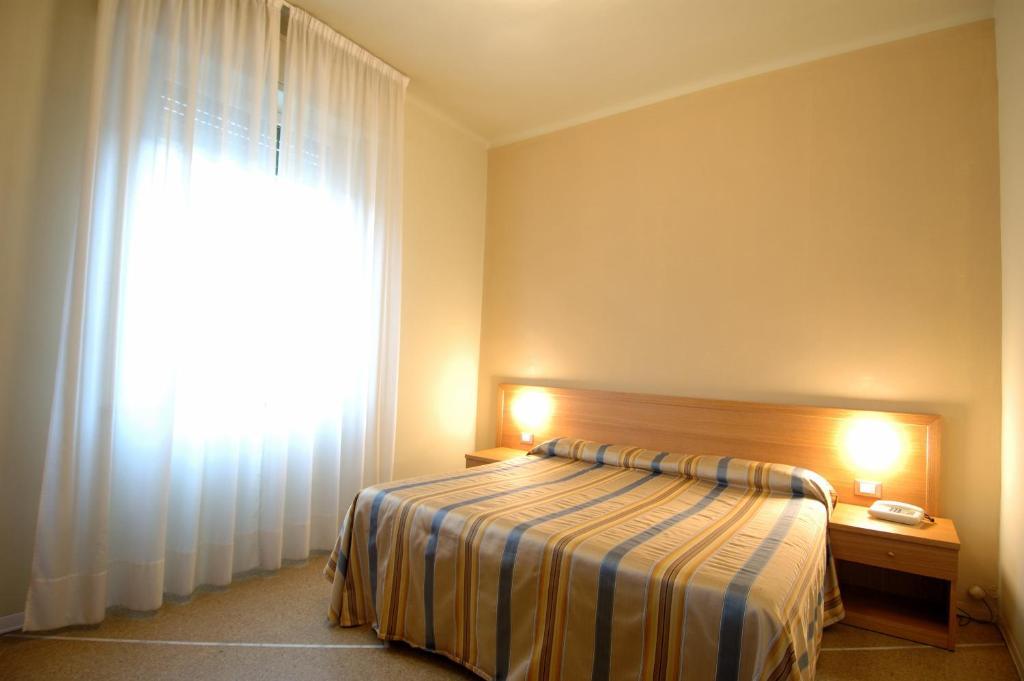 Hotel Moderno بيزا الغرفة الصورة