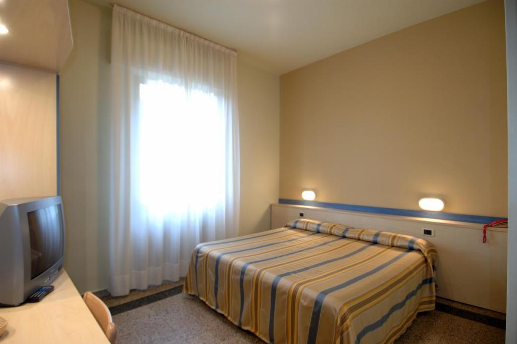 Hotel Moderno بيزا الغرفة الصورة