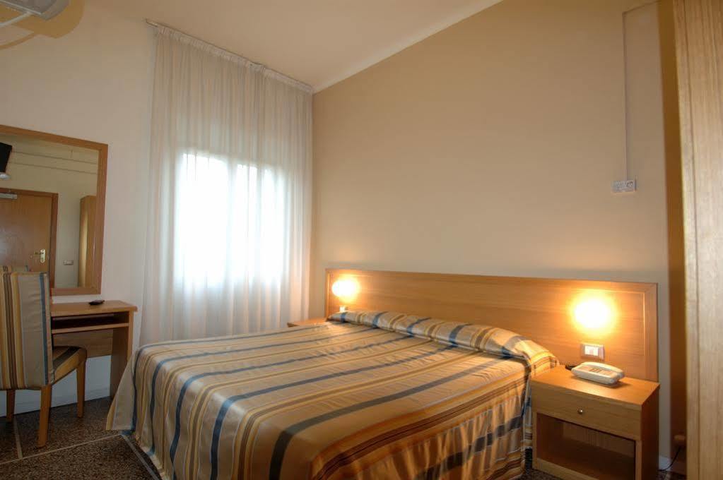 Hotel Moderno بيزا المظهر الخارجي الصورة