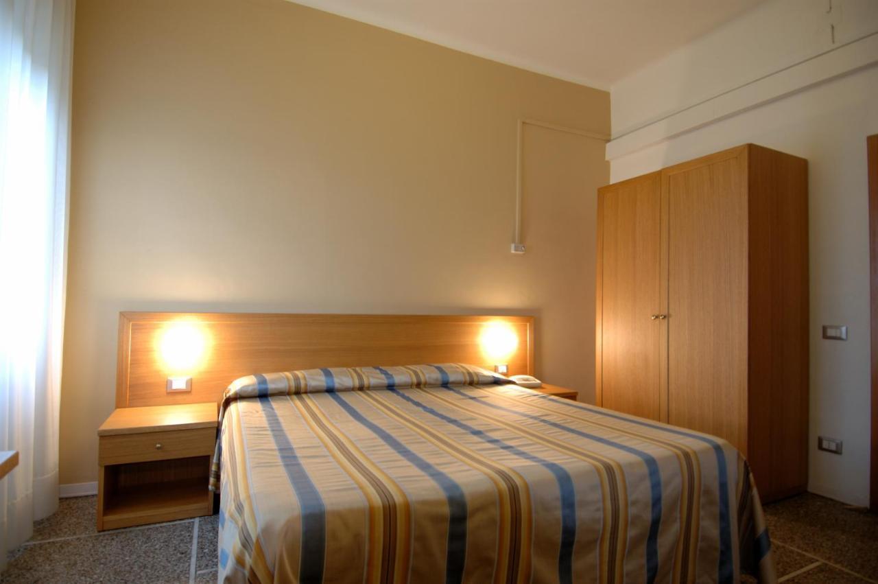 Hotel Moderno بيزا الغرفة الصورة