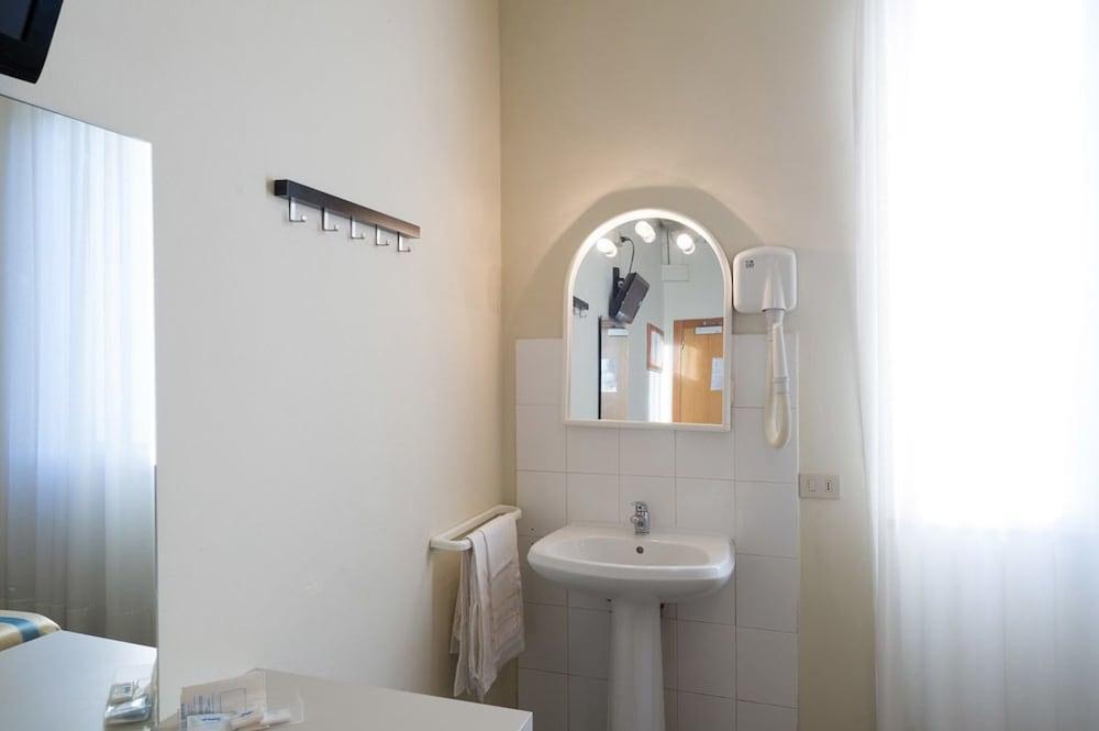 Hotel Moderno بيزا المظهر الخارجي الصورة